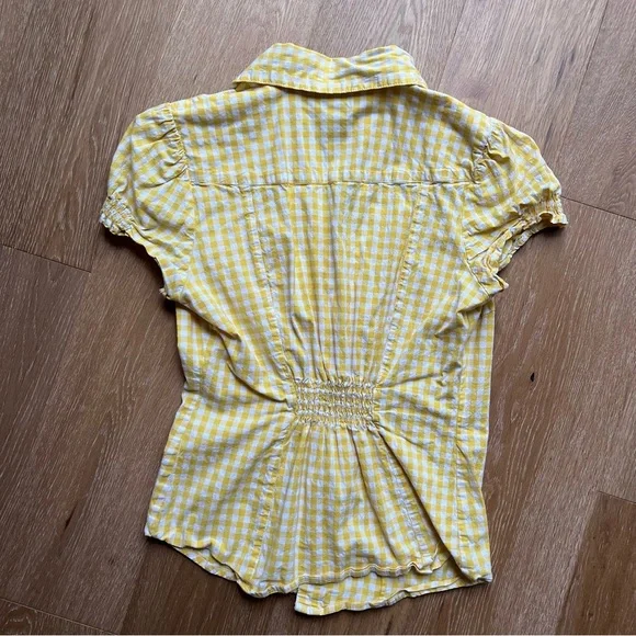 Fitted yellow plaid short sleeve button down with ruched cap sleeves - Picture 5 of 5